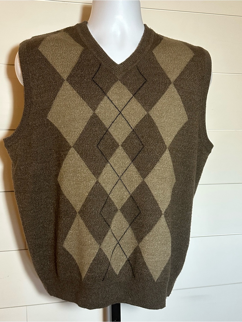 Classic Men's Argyle V-Neck Sweater Vest - Brown